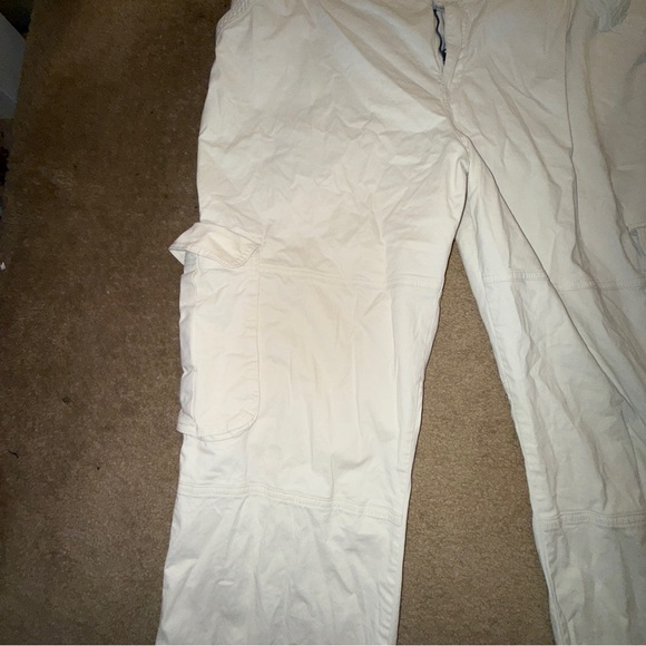 Abercrombie & Fitch‎ White Cargo Pants - Picture 3 of 10